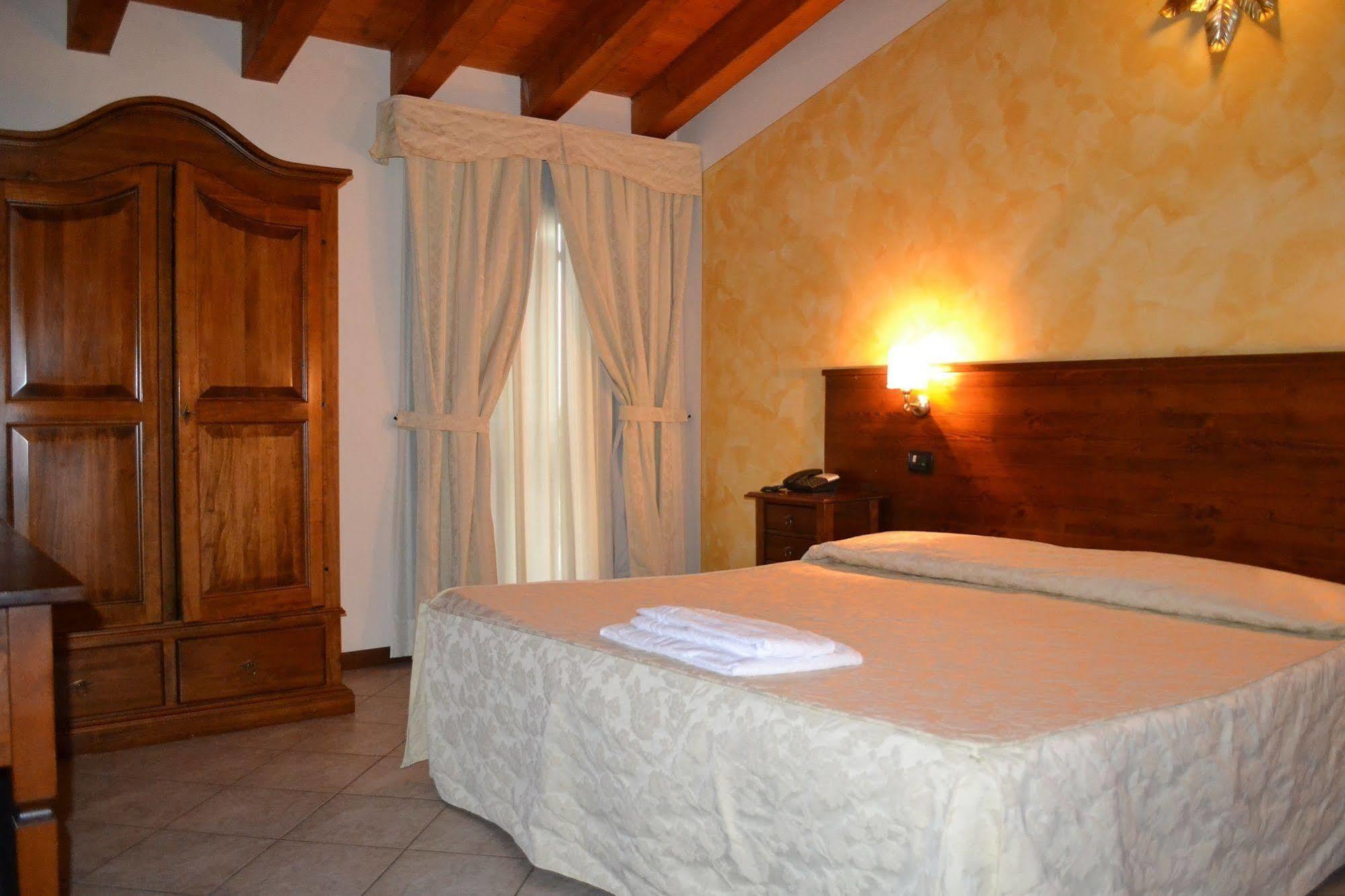 Albergo La Piana Ghedi Екстер'єр фото
